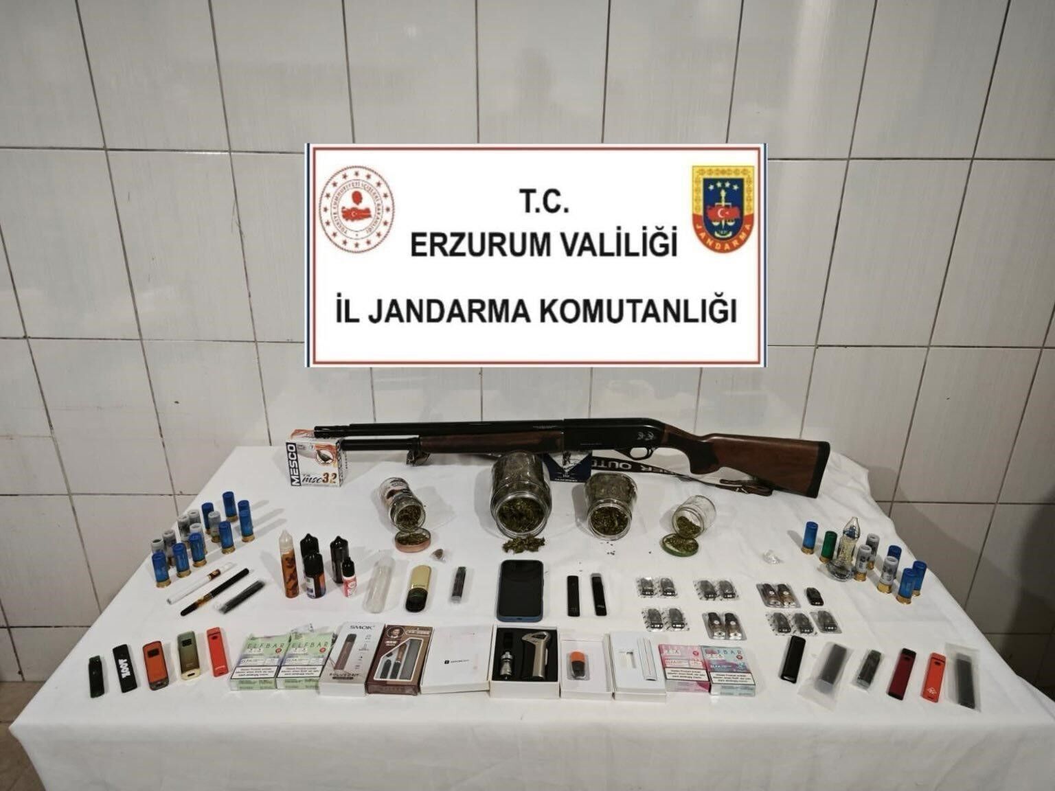 Jandarmadan uyuşturucu ve kaçakçılık operasyonu