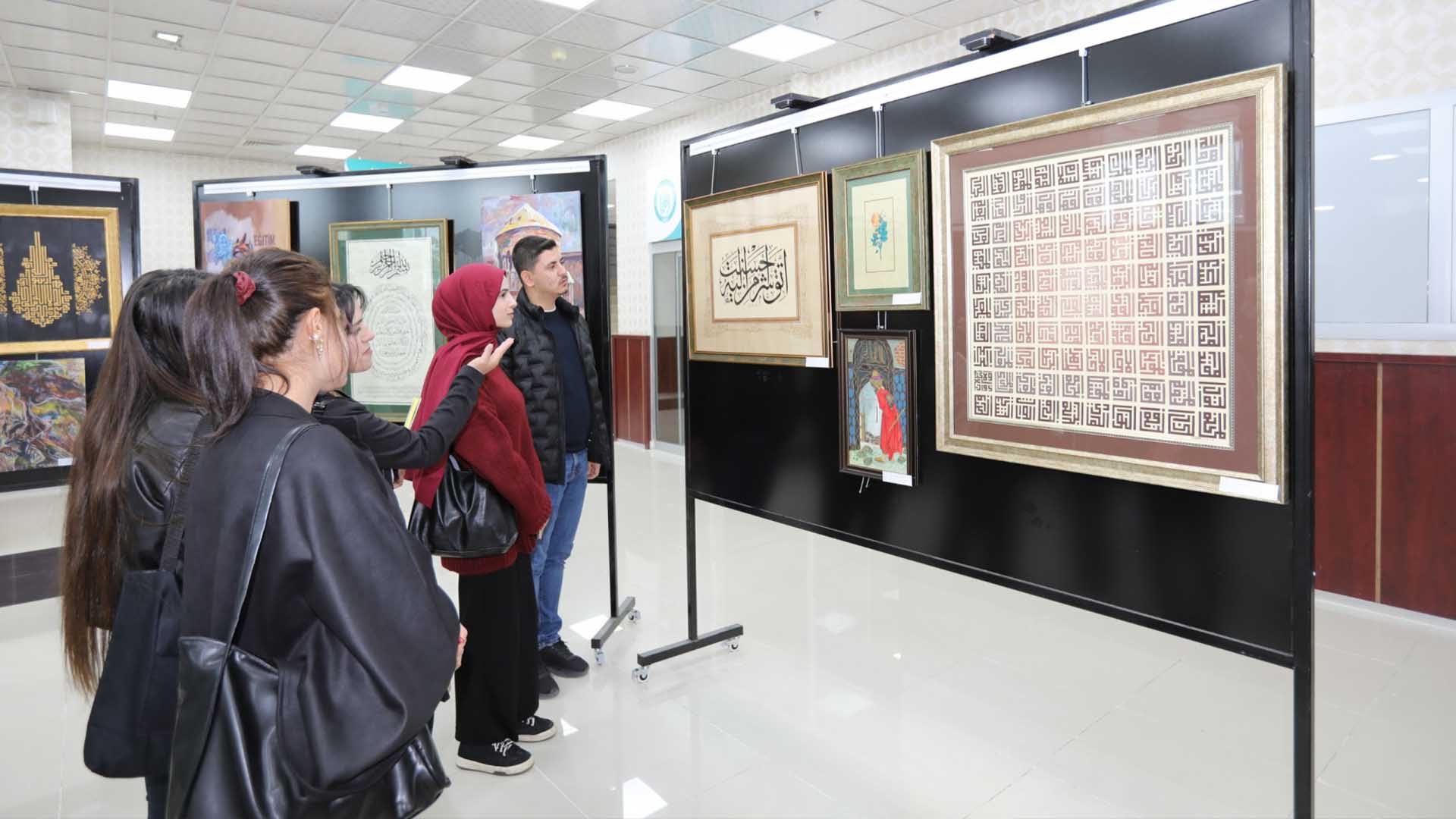 Bitlis Eren Üniversitesi’nde Cumhuriyetin 102. Yılına Özel “100+2 Şehirlerarası Karma Sergi” Açıldı 4