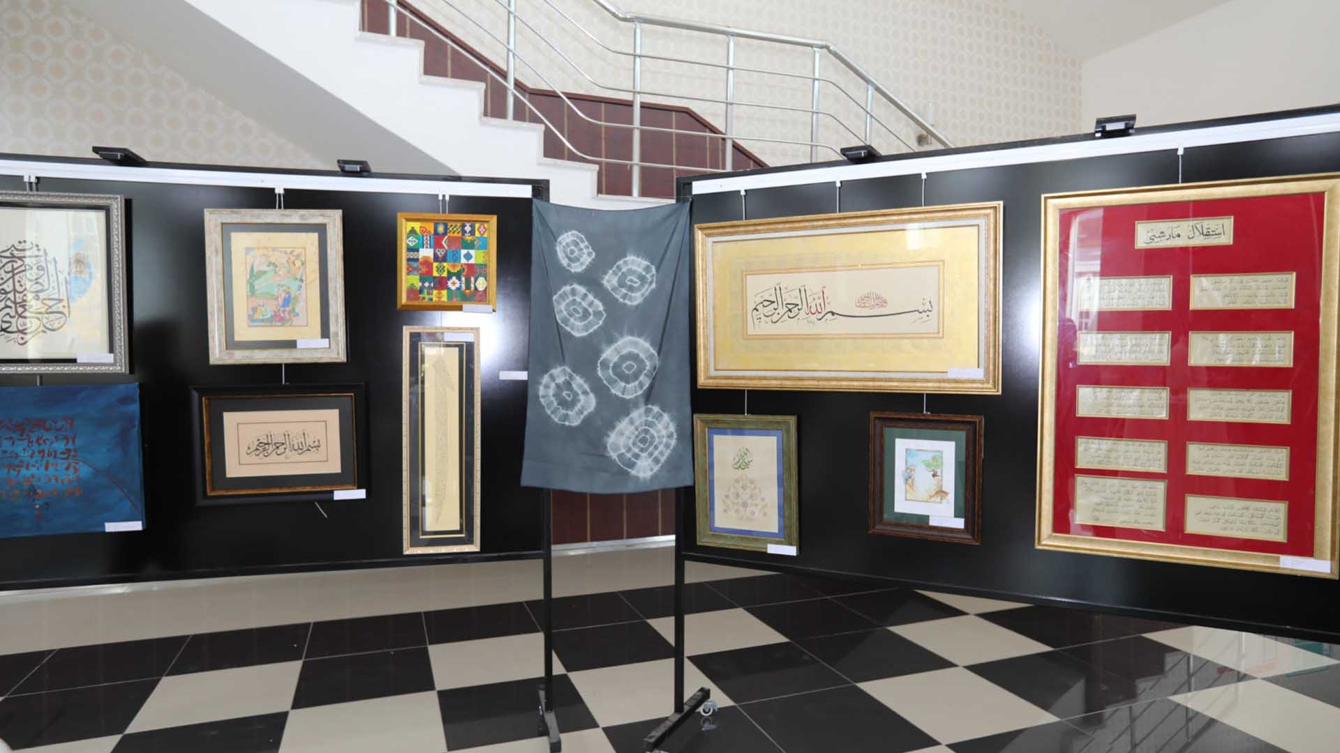 Bitlis Eren Üniversitesi’nde Cumhuriyetin 102. Yılına Özel “100+2 Şehirlerarası Karma Sergi” Açıldı