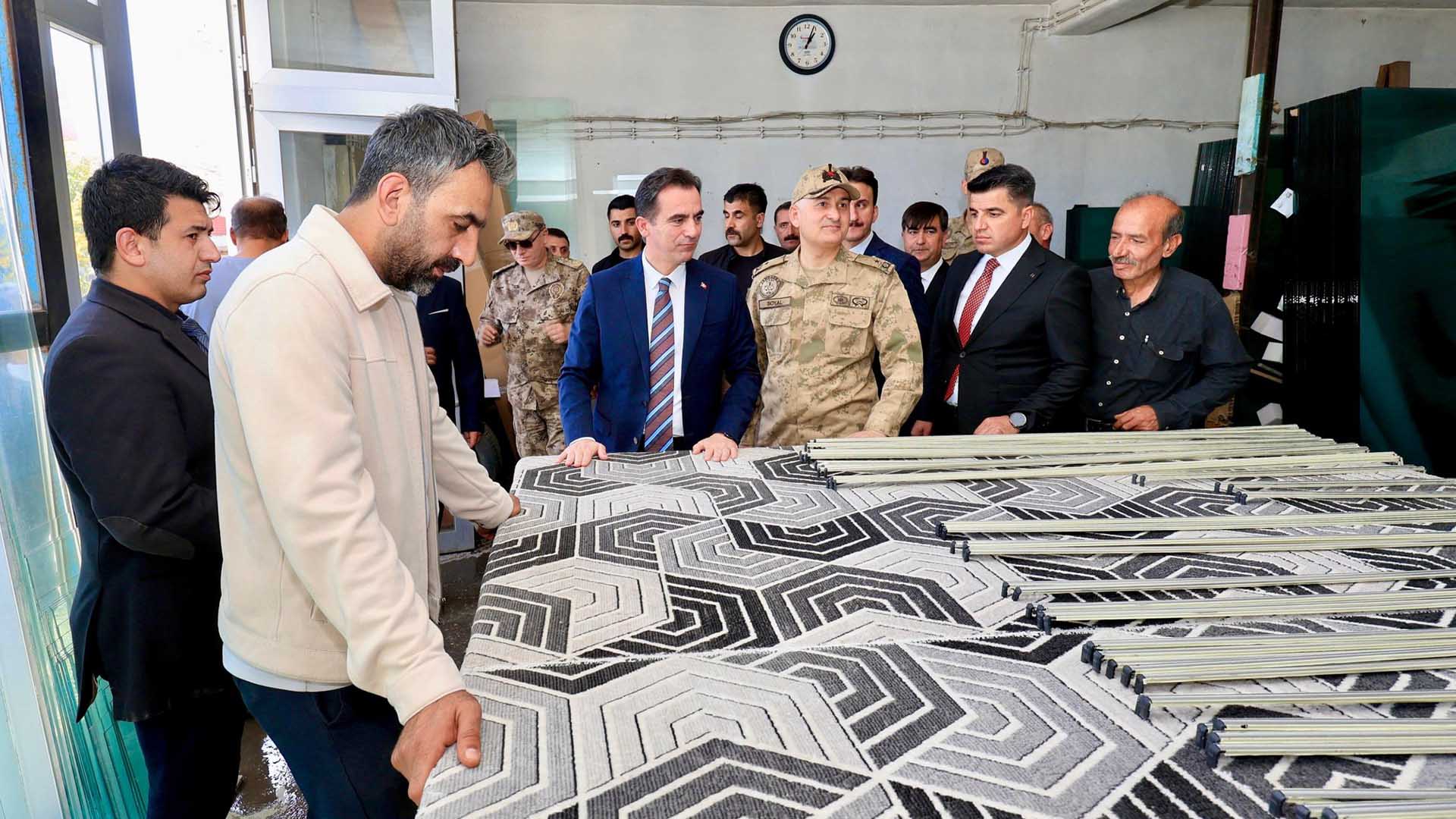 Bitlis Valisi Karakaya, Tatvan Küçük Sanayi Sitesi Esnafını Ziyaret Etti 1