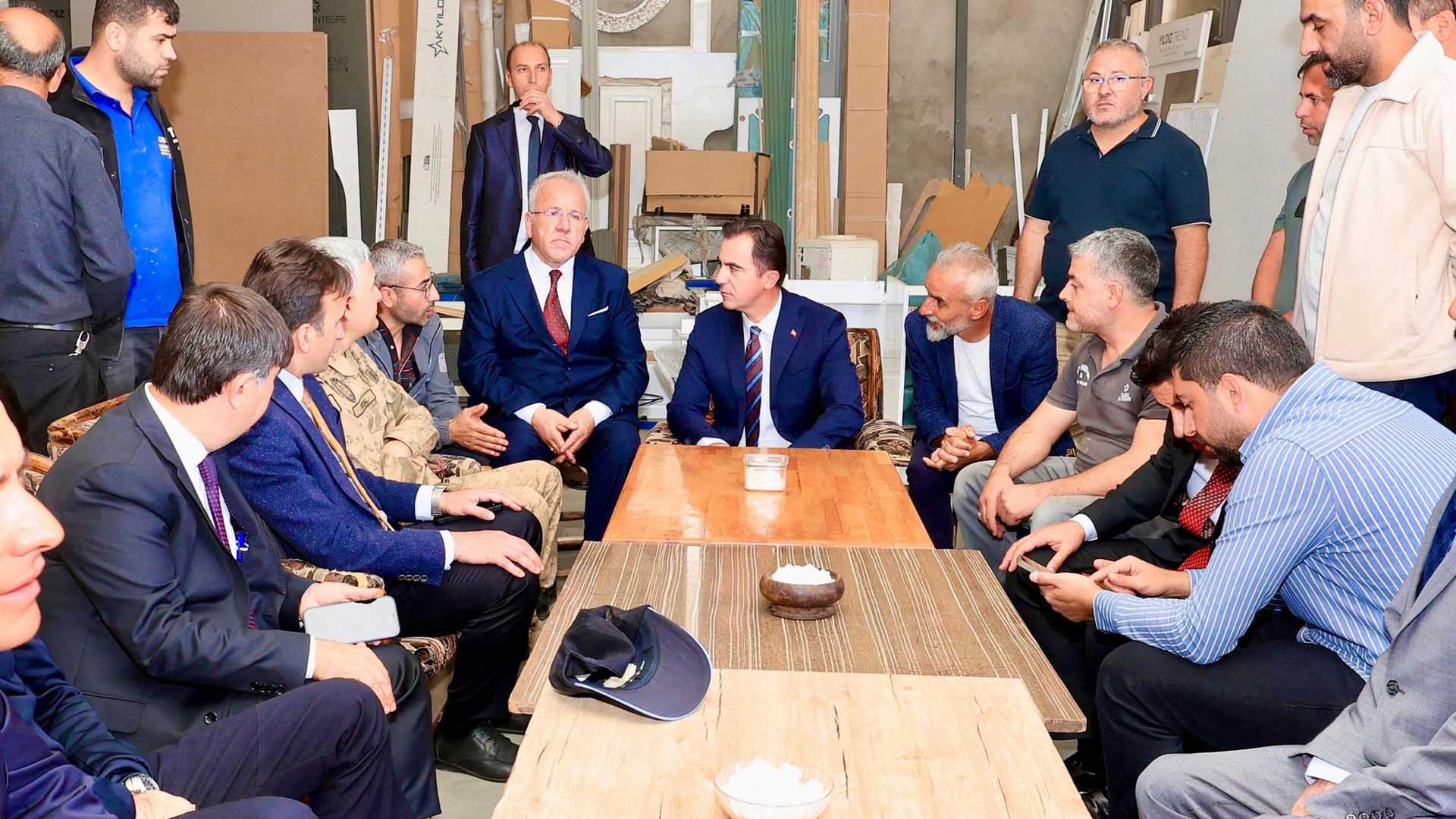 Bitlis Valisi Karakaya, Tatvan Küçük Sanayi Sitesi Esnafını Ziyaret Etti 3