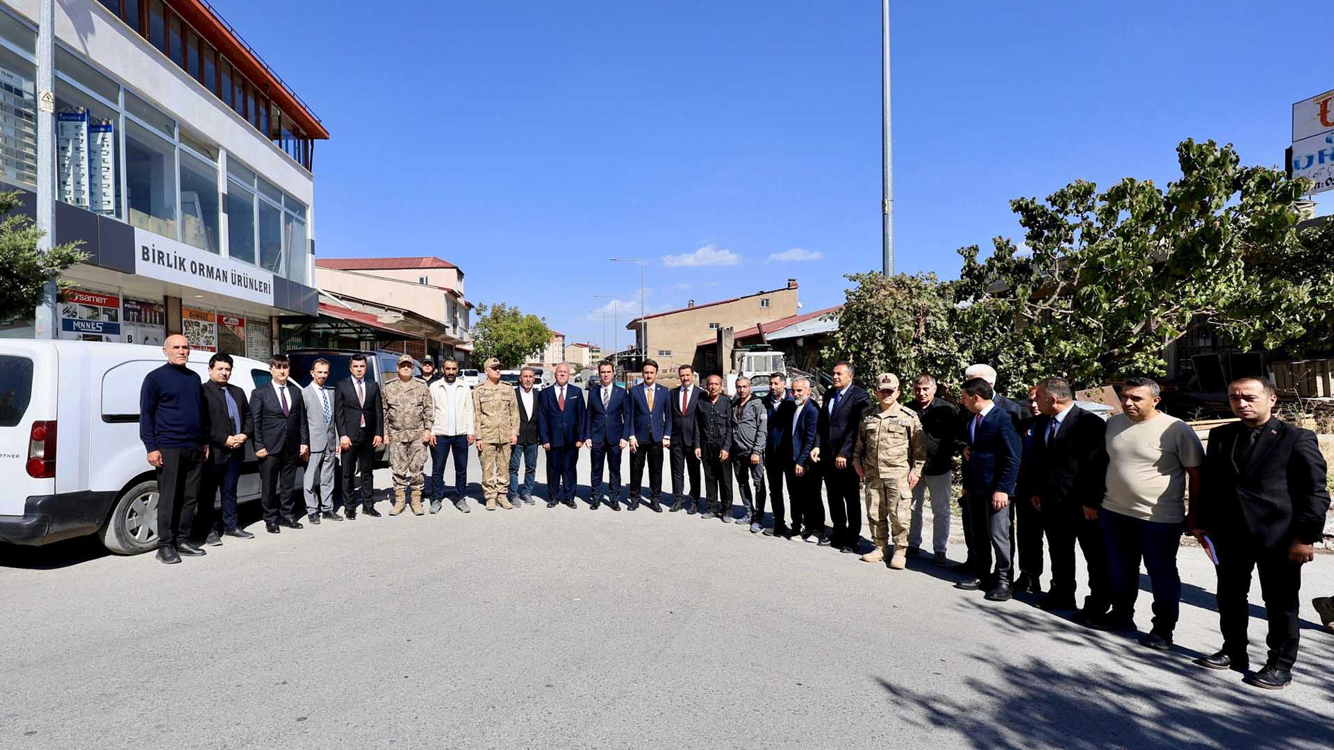 Bitlis Valisi Karakaya, Tatvan Küçük Sanayi Sitesi Esnafını Ziyaret Etti 4