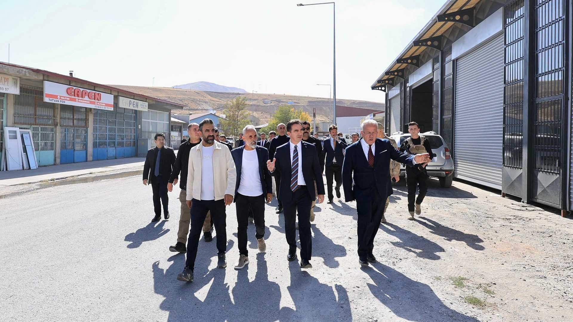 Bitlis Valisi Karakaya, Tatvan Küçük Sanayi Sitesi Esnafını Ziyaret Etti 5