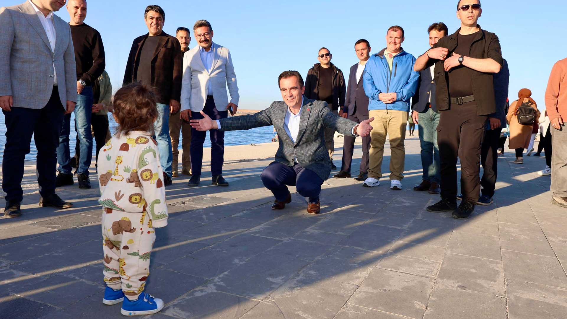 Bitlis Valisi Karakaya, Tatvan’da Vatandaşlarla Buluştu 1