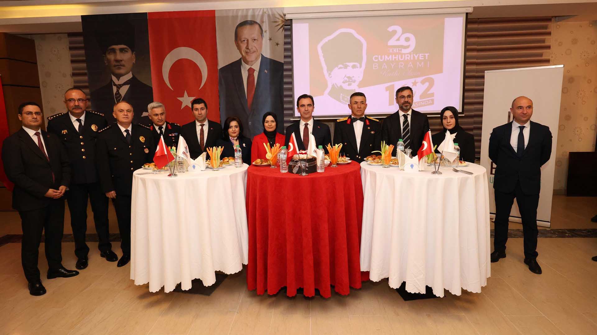 Bitlis’te Cumhuriyet Resepsiyonu Coşkuyla Gerçekleşti 1