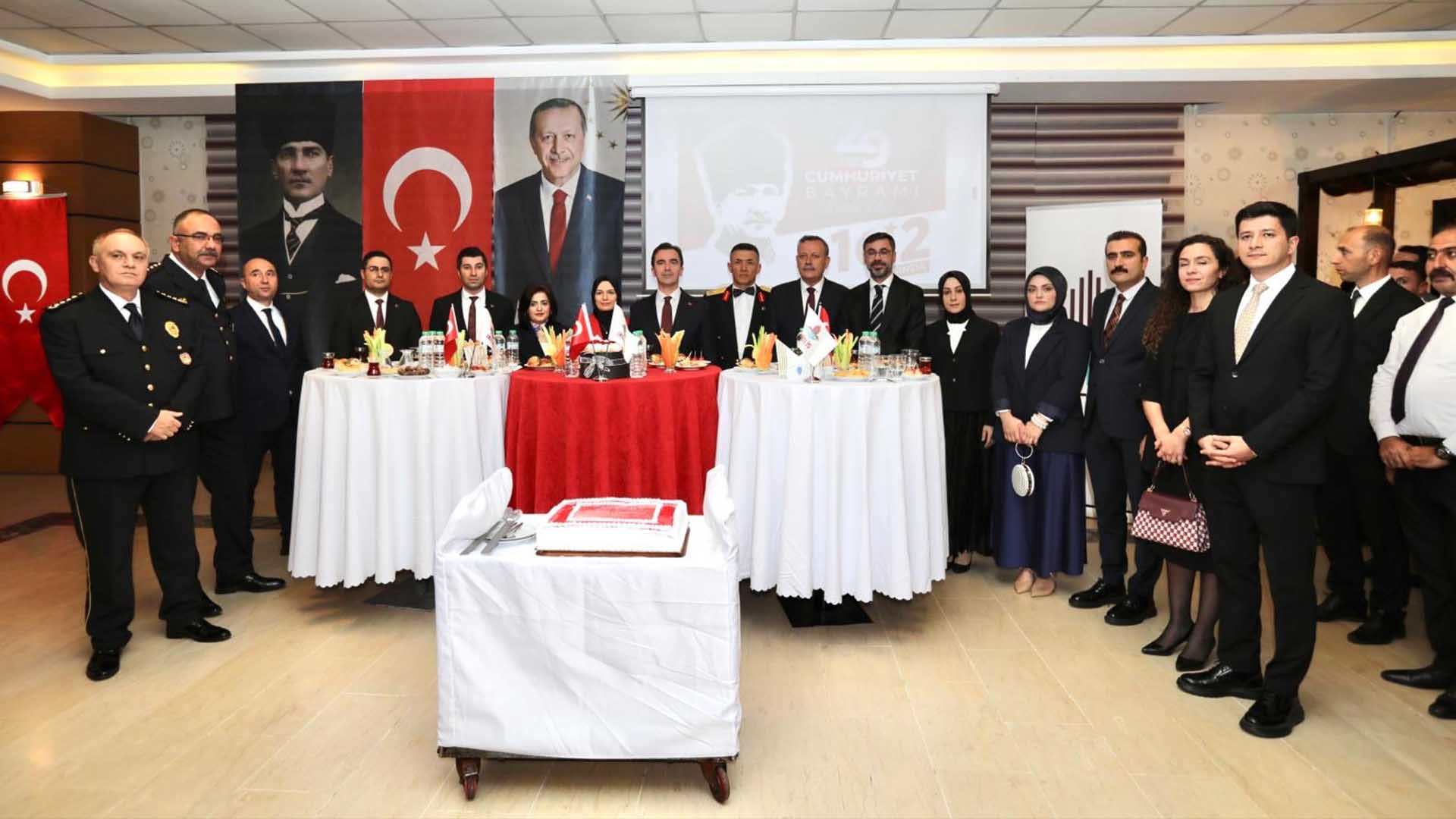 Bitlis’te Cumhuriyet Resepsiyonu Coşkuyla Gerçekleşti 8
