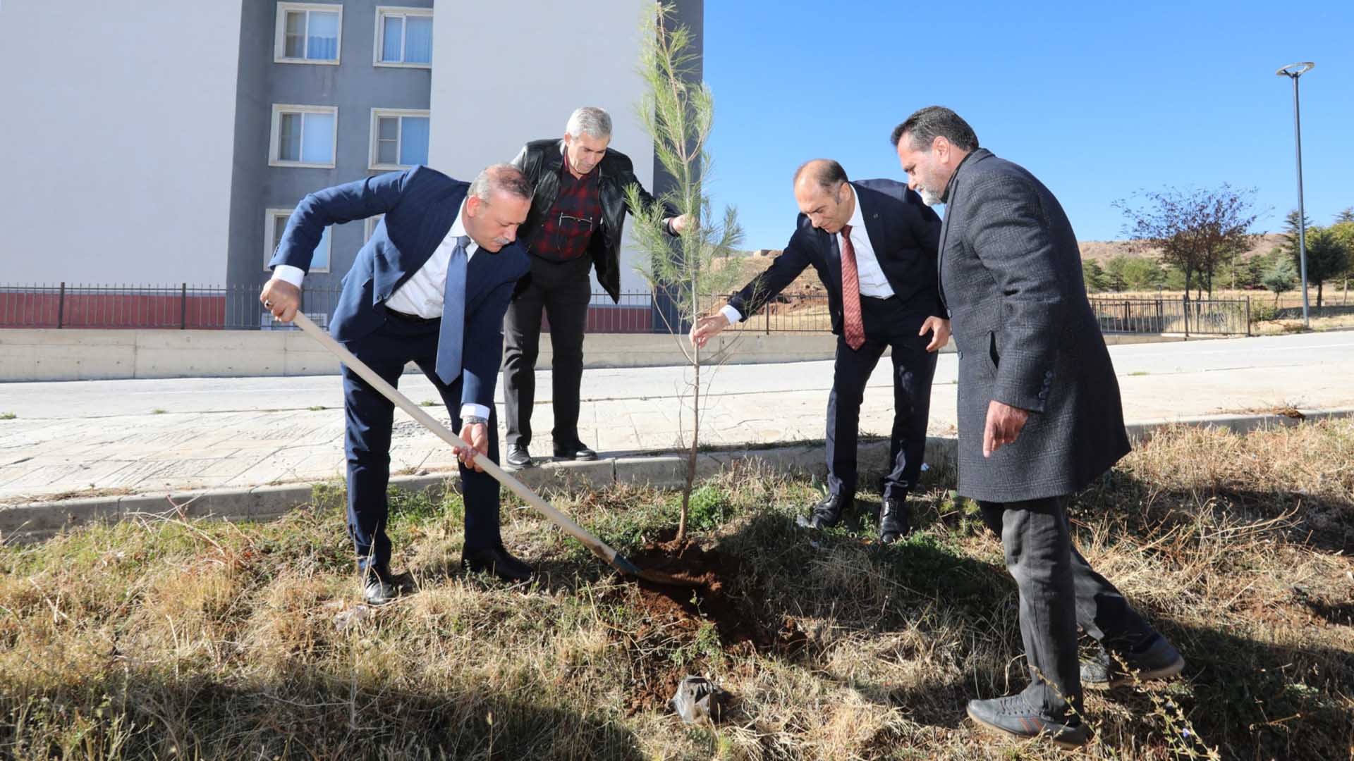 Bitlis’te “Her Aile Bir Kök, Her Çocuk Bir Fidan” Etkinliği Düzenlendi 2