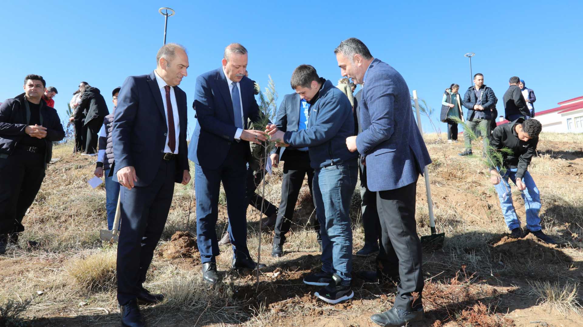 Bitlis’te “Her Aile Bir Kök, Her Çocuk Bir Fidan” Etkinliği Düzenlendi 3