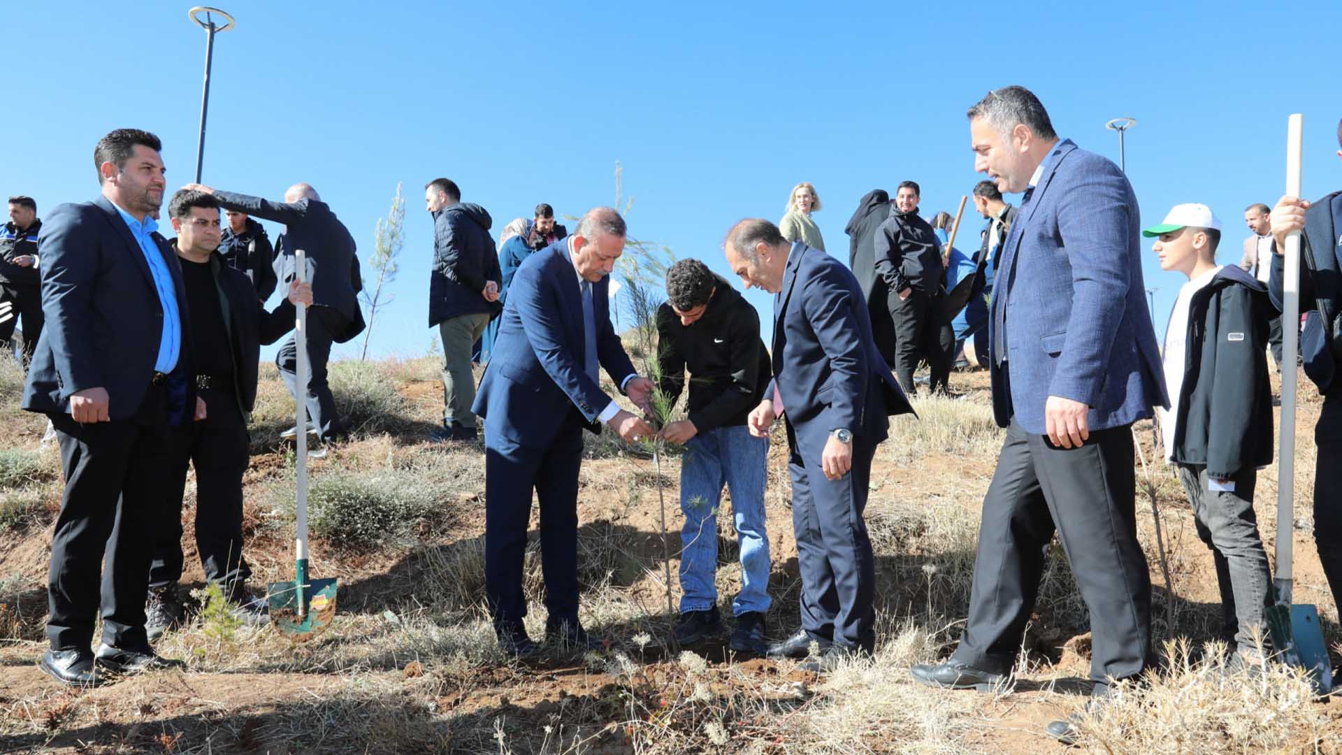 Bitlis’te “Her Aile Bir Kök, Her Çocuk Bir Fidan” Etkinliği Düzenlendi