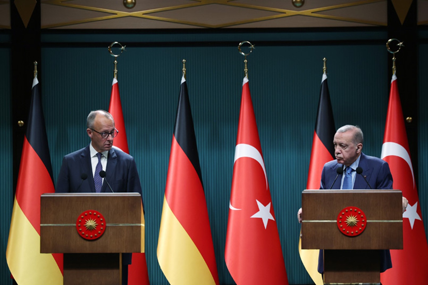 C5D4E8F1 D767 4877 B8Ee Ef664F10F933