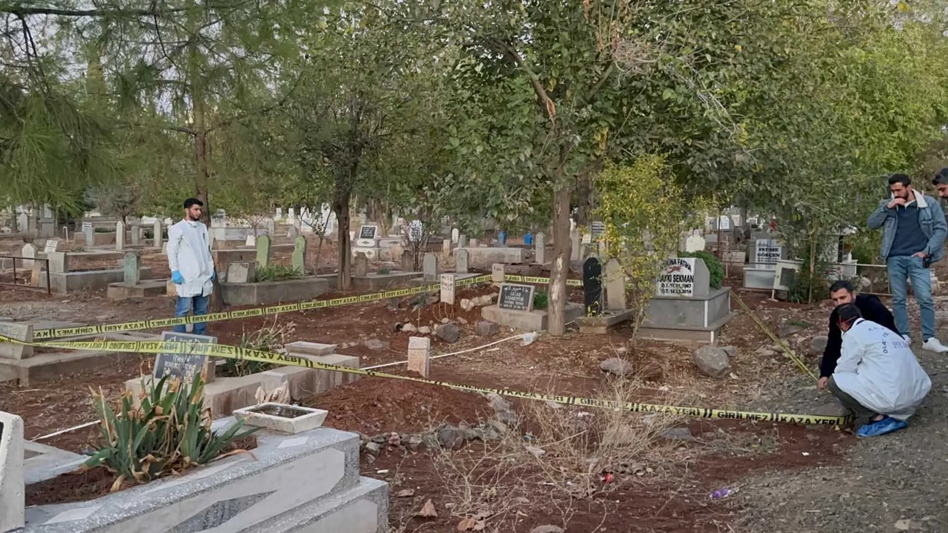 Mezarlikta Bebek Cesedi Bulundu 1