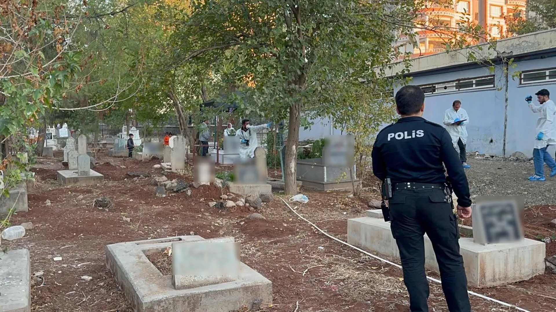 Mezarlikta Bebek Cesedi Bulundu 4