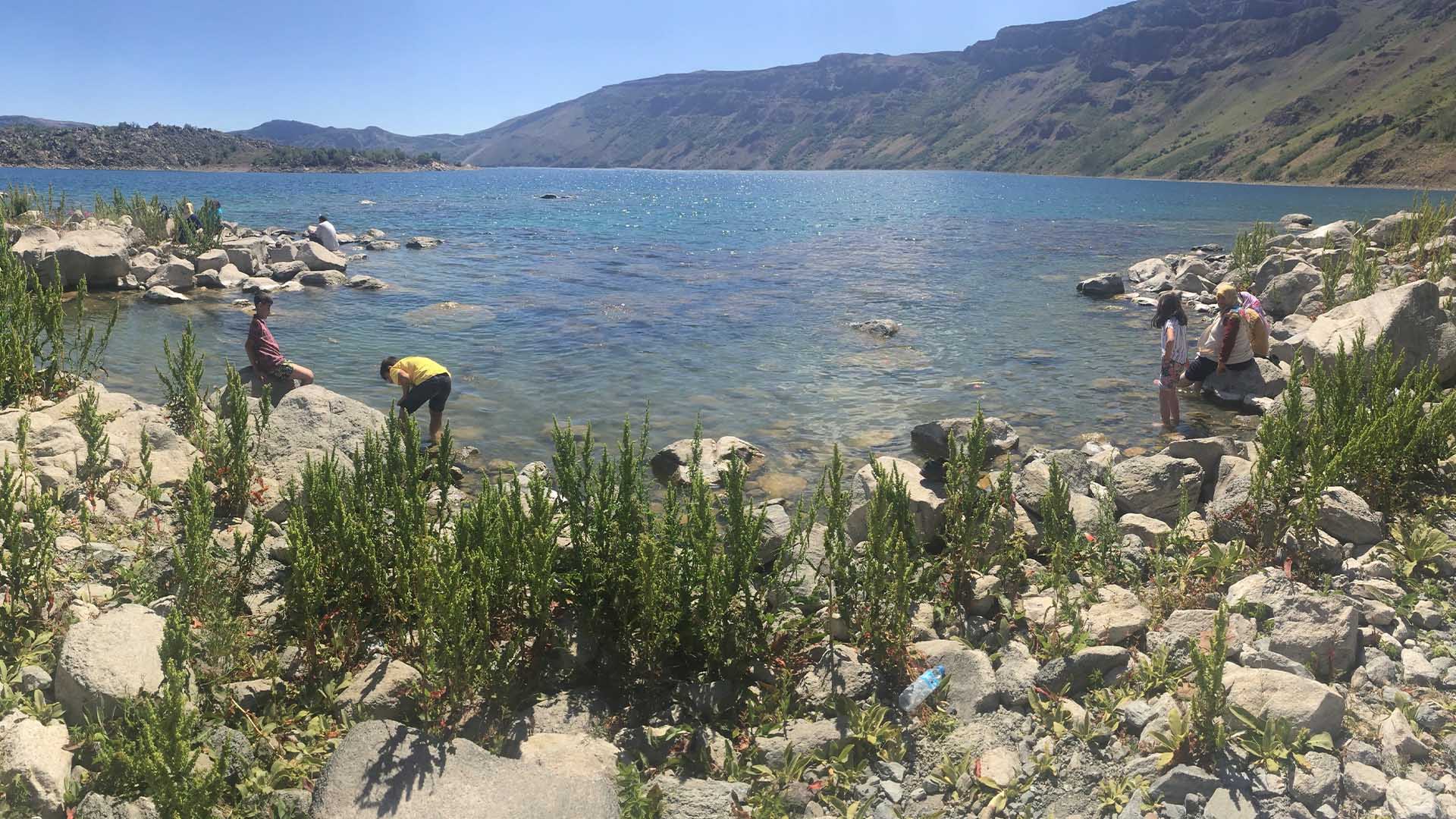 Nemrut Krater Gölü’nde Ateş Yakan 2 Kişiye İdari Para Cezası Verildi