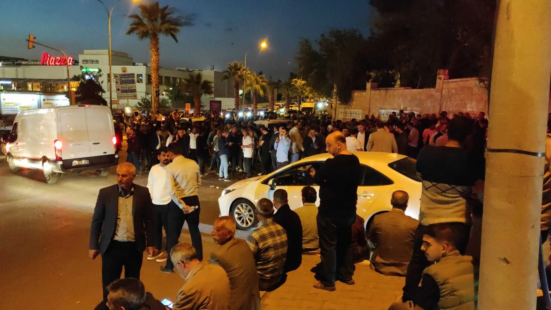 Polis Ile Cenazeye Katilanlar Arasinda Kavga 9 Yarali 1