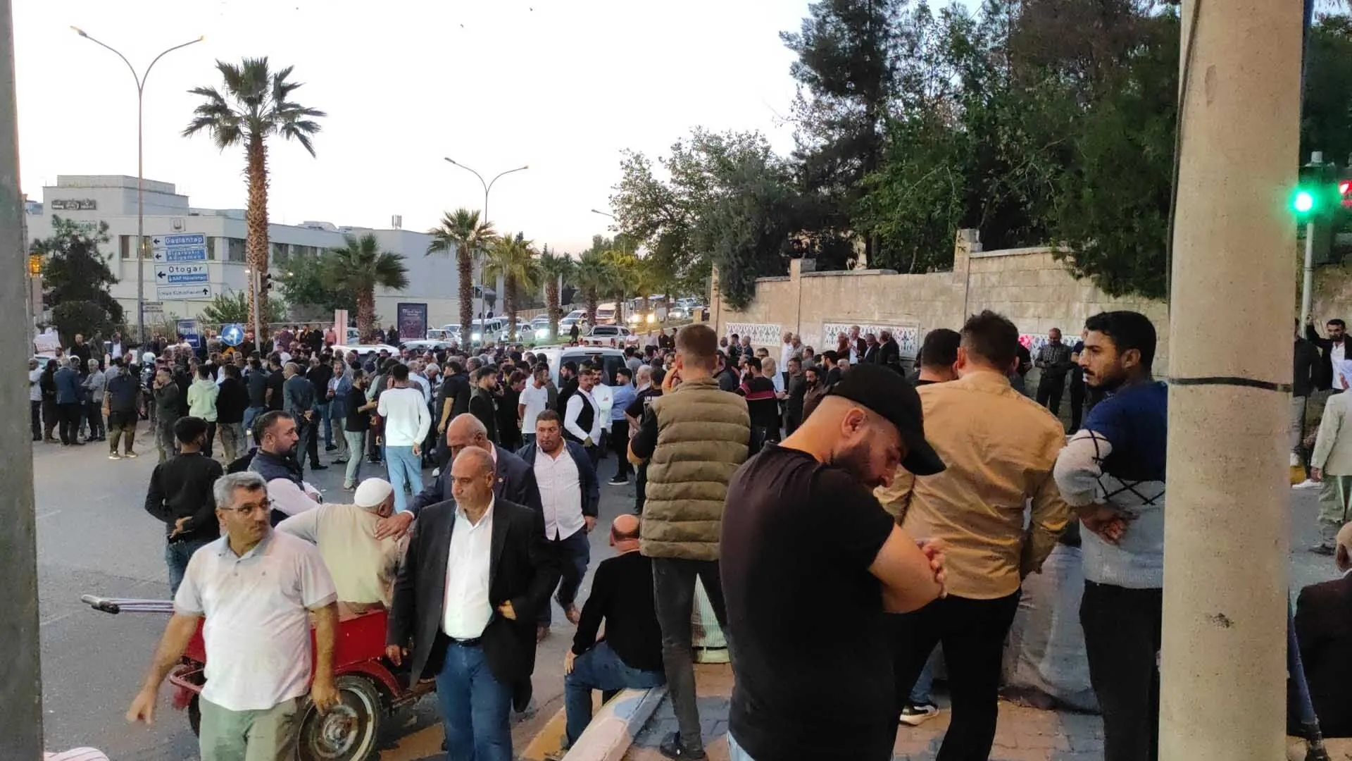 Polis Ile Cenazeye Katilanlar Arasinda Kavga 9 Yarali 2