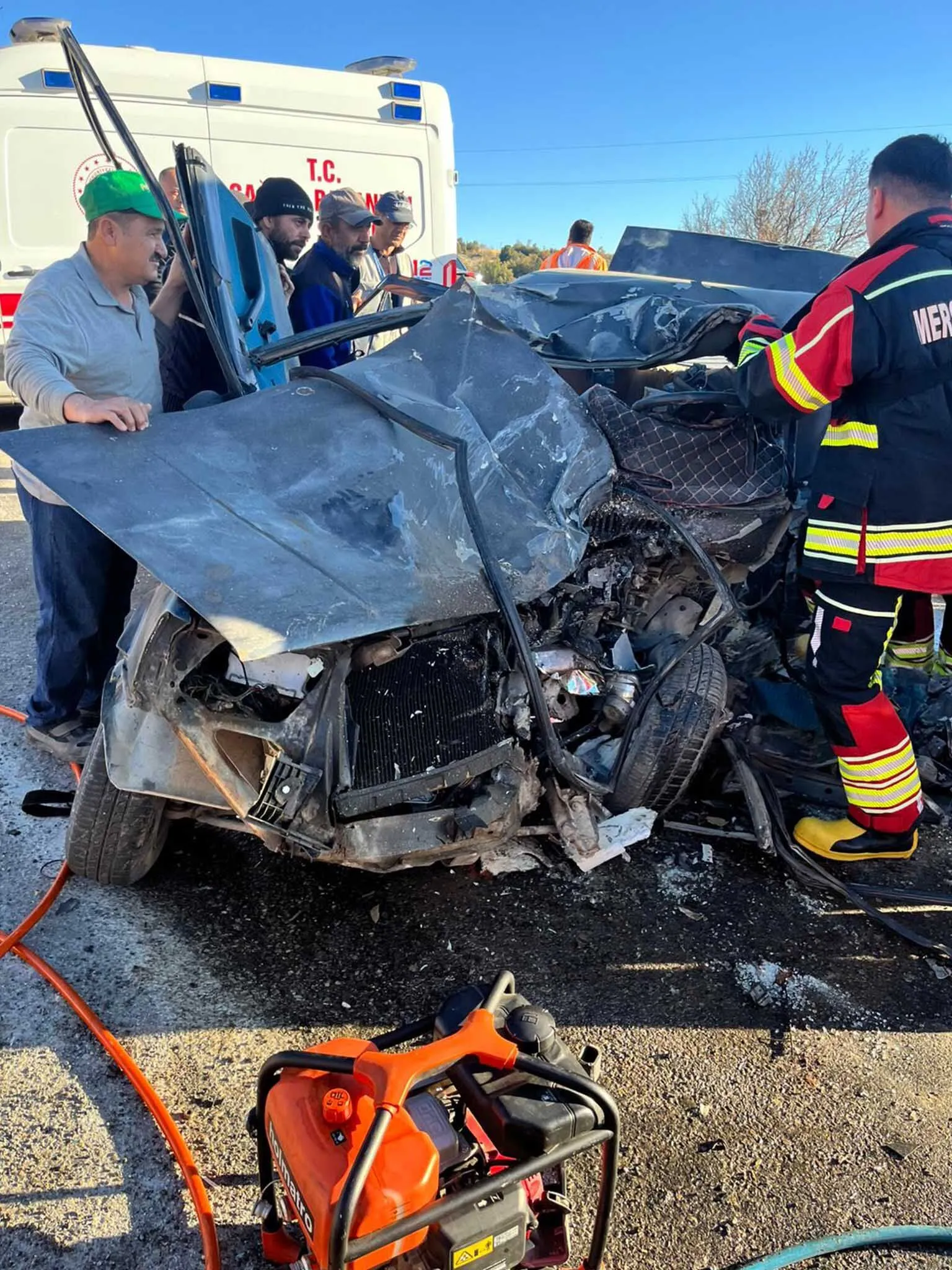 Tarim Iscilerini Tasiyan Midibus Ile Otomobil Carpisti 3 Olu 12 Yarali 1