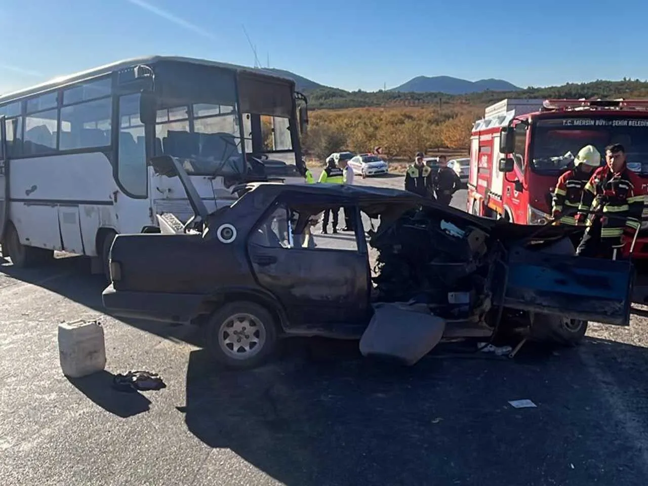 Tarim Iscilerini Tasiyan Midibus Ile Otomobil Carpisti 3 Olu 12 Yarali 4