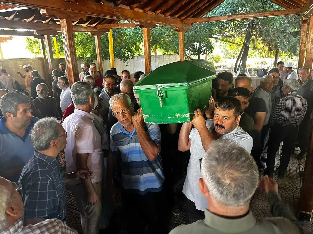 Tarim Iscilerini Tasiyan Minibusun Sarampole Yuvarlandigi Kazada Olu Sayisi 7Ye Cikti 8