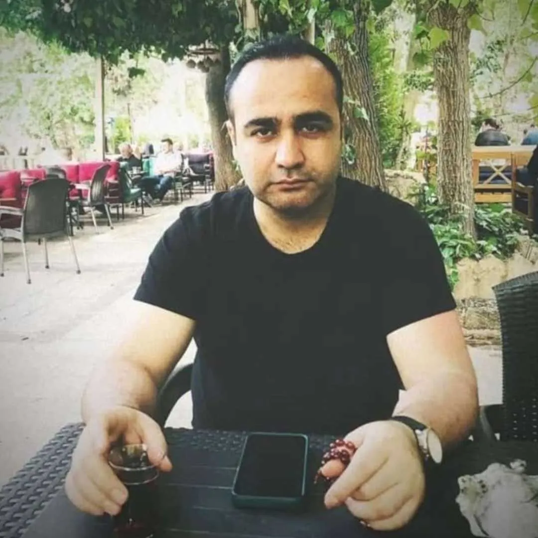 Trafikte Yarisip Zincirleme Kazaya Neden Olan Otomobiller Kamerada 1 Olu 4 Yarali 4