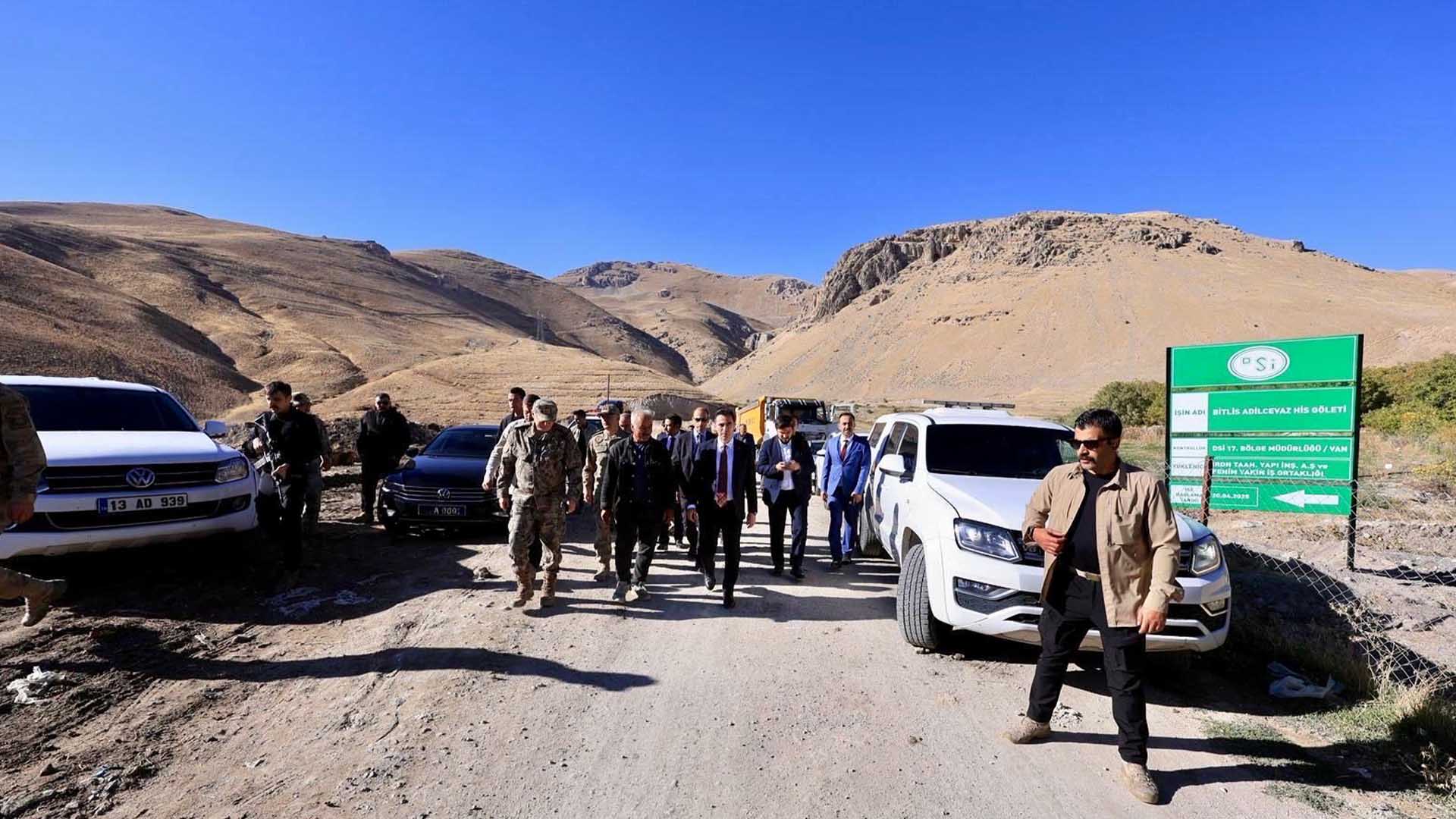 Vali Karakaya, Adilcevaz Hi̇s Göletinde Incelemelerde Bulundu 1