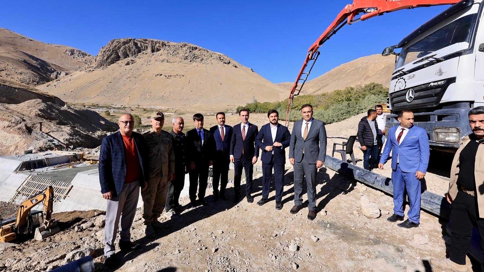 Vali Karakaya, Adilcevaz Hi̇s Göletinde Incelemelerde Bulundu