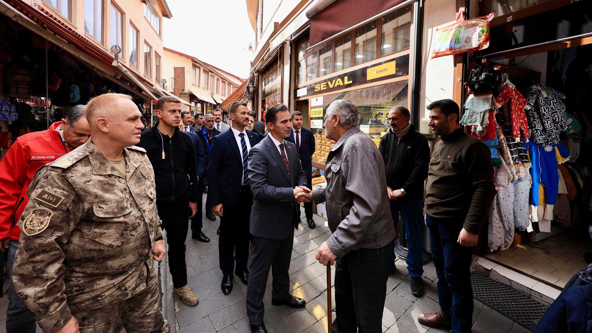 Vali Karakaya, Bitlisli Esnaf Ve Vatandaşlarla Buluştu