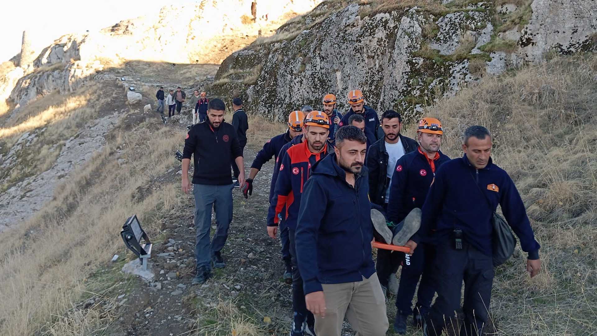 Van Kalesi’nden Düşen Kişi Ağır Yaralandı 1