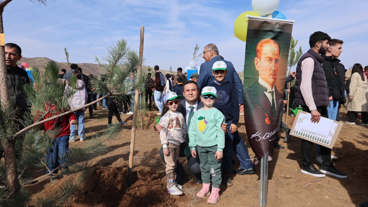 581866294 1242278177929614 8430870111840822736 N