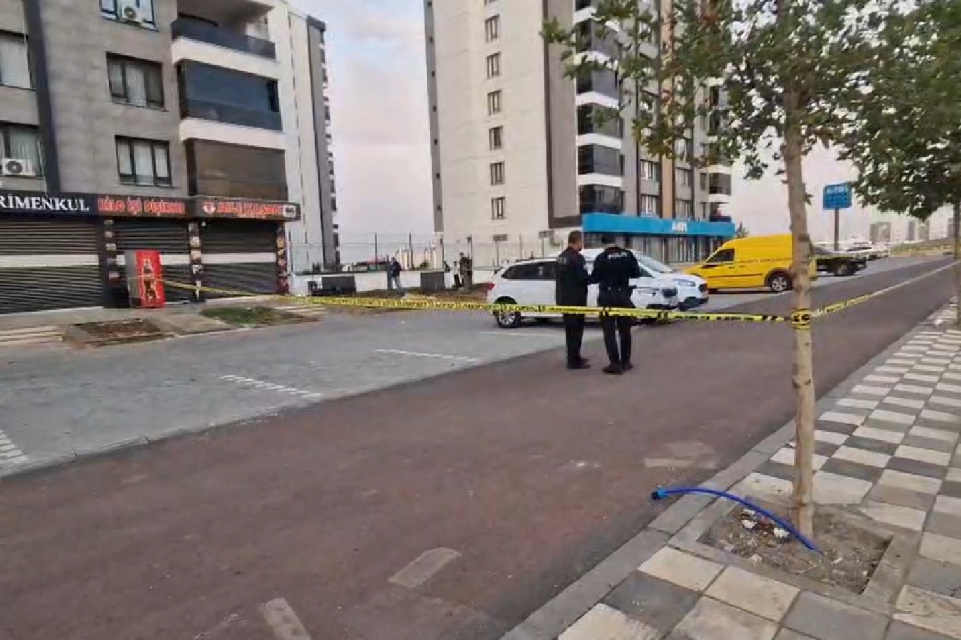 83283B89 D482 40Db A02A C415E6C94C22