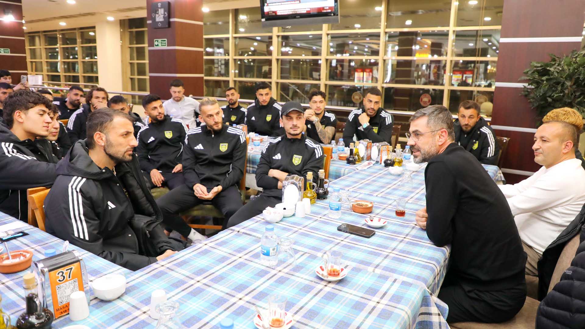 Başkan Tanğlay, Bitlis Spor Ile Yemekte Bir Araya Geldi