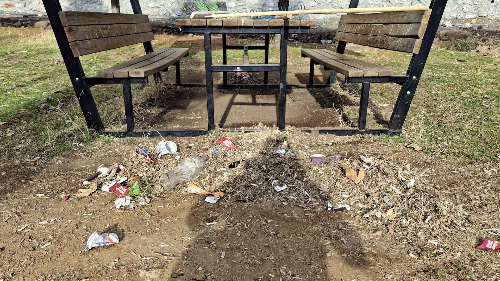 Bitlis Belediyesi'nden Toki̇ Parklarında Temizlik Seferberliği 2