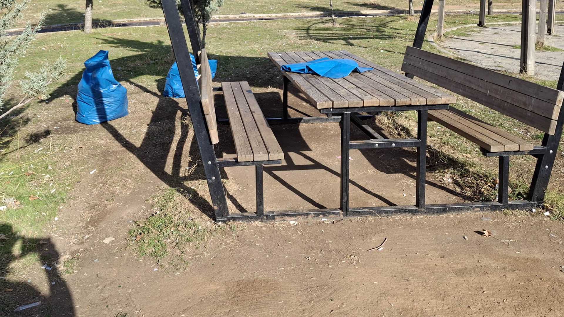 Bitlis Belediyesi'nden Toki̇ Parklarında Temizlik Seferberliği