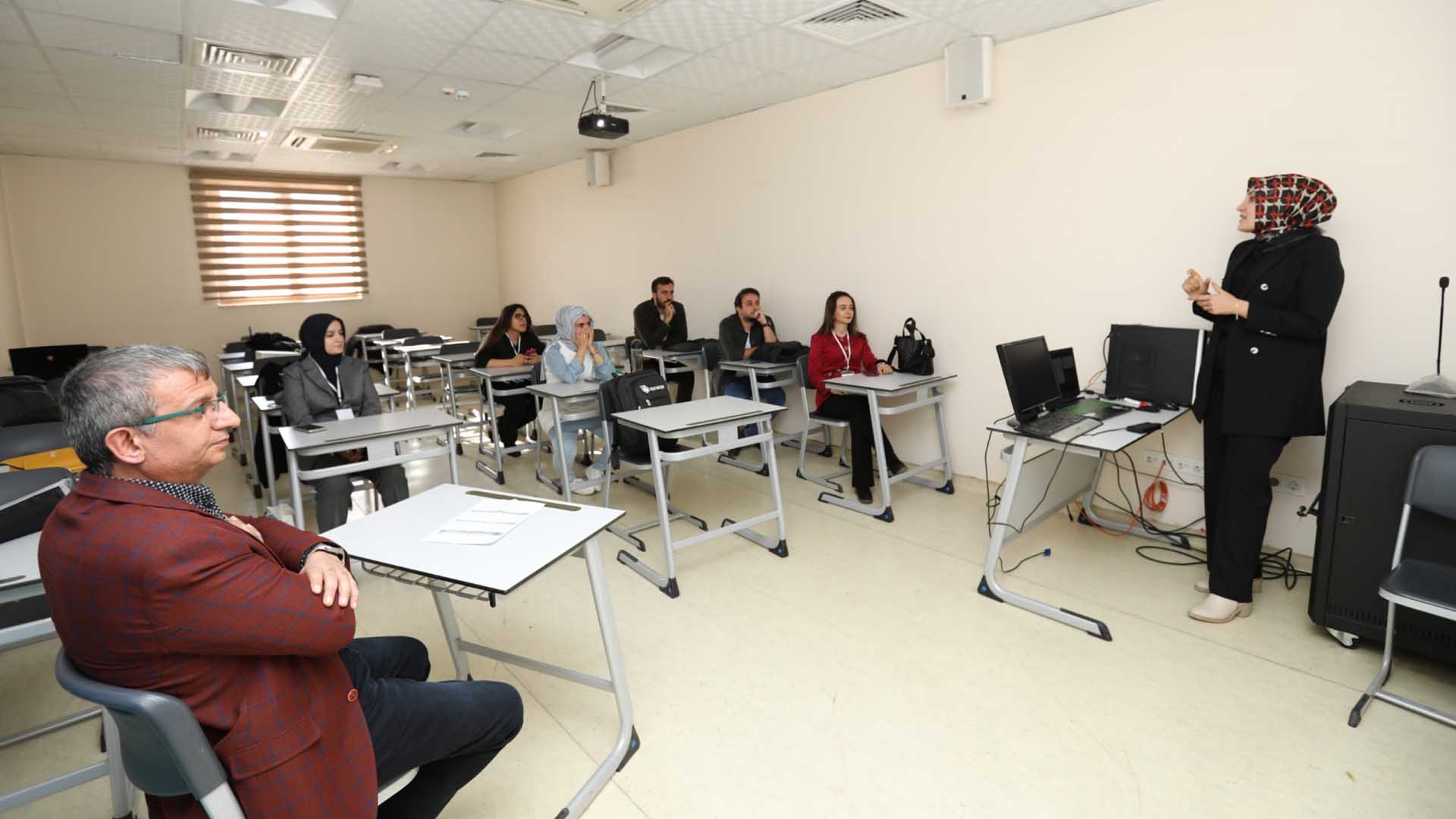 Bitlis Eren Üniversitesi’nde I. Uluslararası Akıllı Sistemler, Tasarım Ve Enerji Konferansı Başladı 6