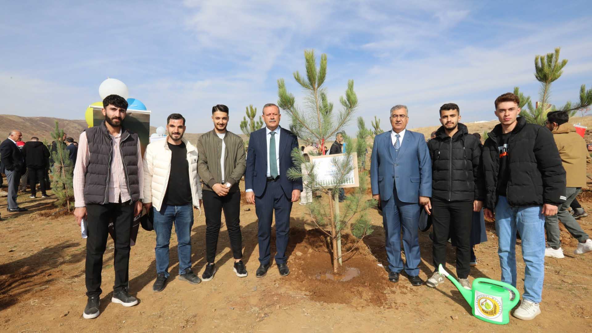 Bitlis Eren Üniversitesi’nden Geleceğe Nefes, Fidanlar Toprakla Buluştu 10