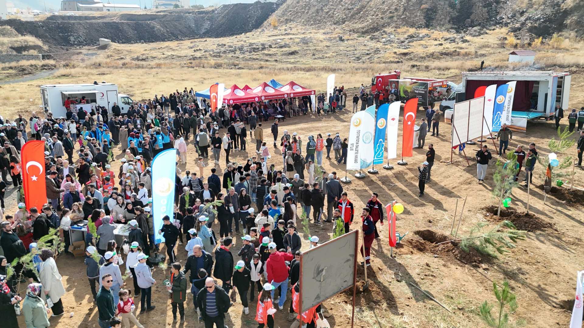 Bitlis Eren Üniversitesi’nden Geleceğe Nefes, Fidanlar Toprakla Buluştu 9