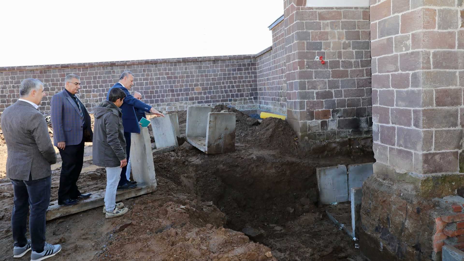 Bitlis Eren Üniversitesi'nin Yatırım Ve Restorasyon Çalışmalarını Yerinde İncelendi
