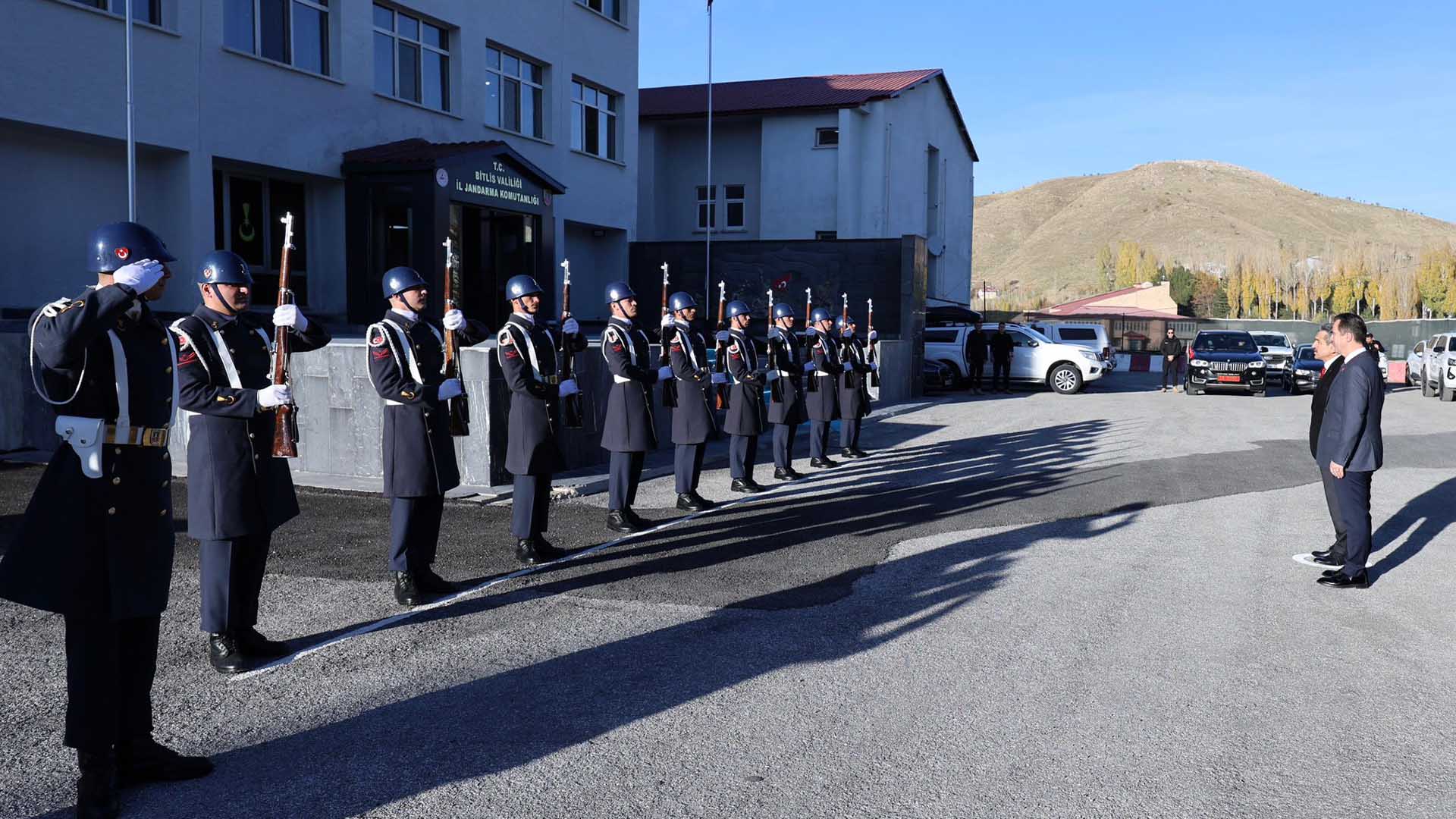 Bitlis Ve Şırnak Protokolünden İl Jandarma Komutanlığı’na Ziyaret
