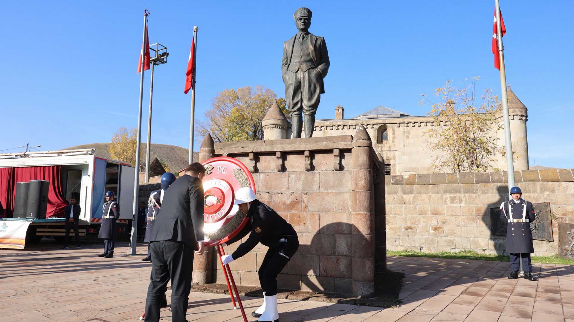 Bitlis’te 10 Kasım Atatürk'ü Anma Programı Düzenlendi 3