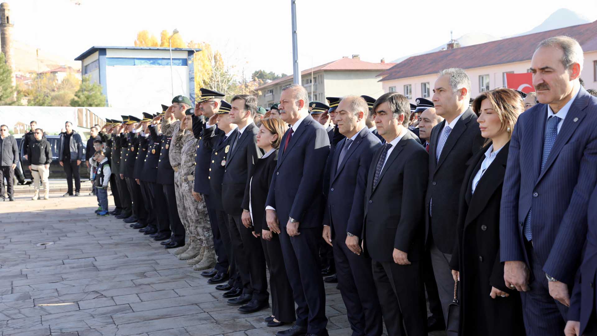 Bitlis’te 10 Kasım Atatürk'ü Anma Programı Düzenlendi