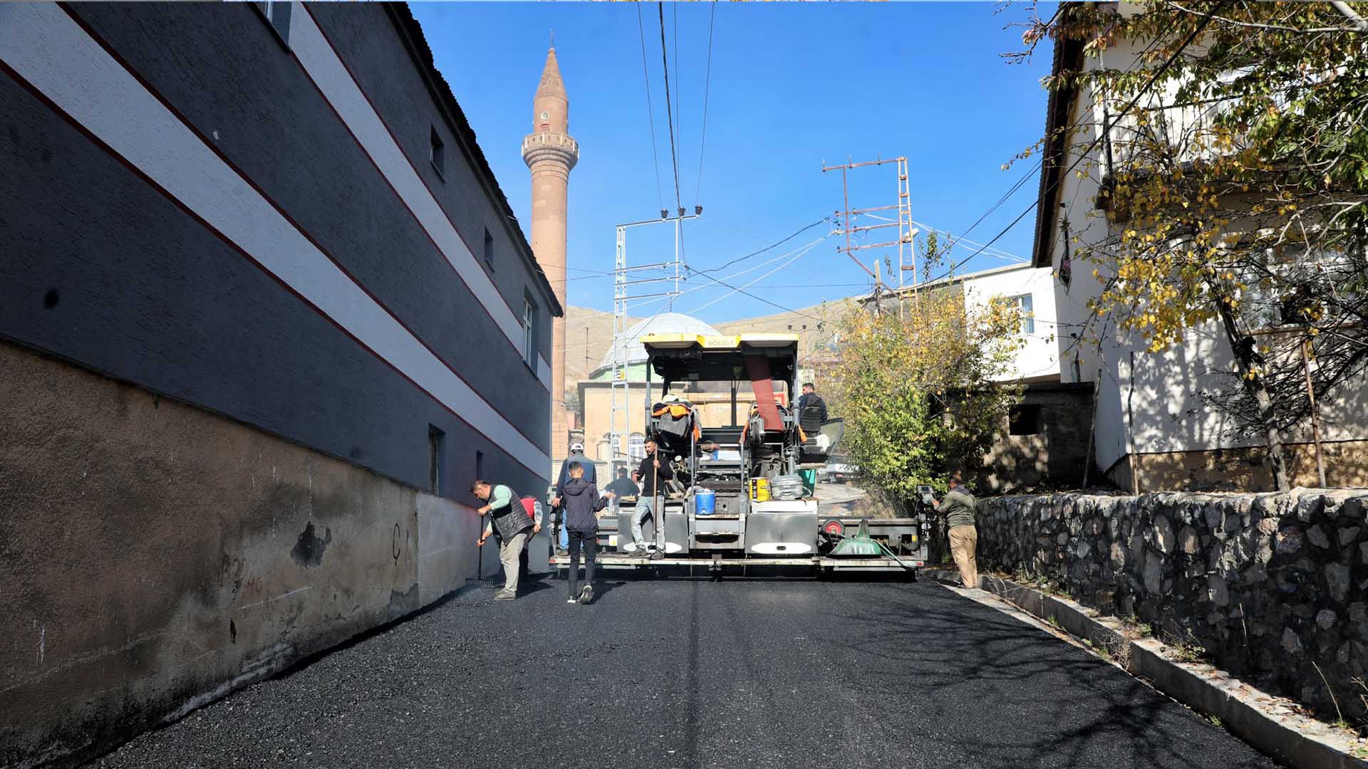 Bitlis’te Hafta Sonu Asfalt Çalışmaları Sürdürüldü 1