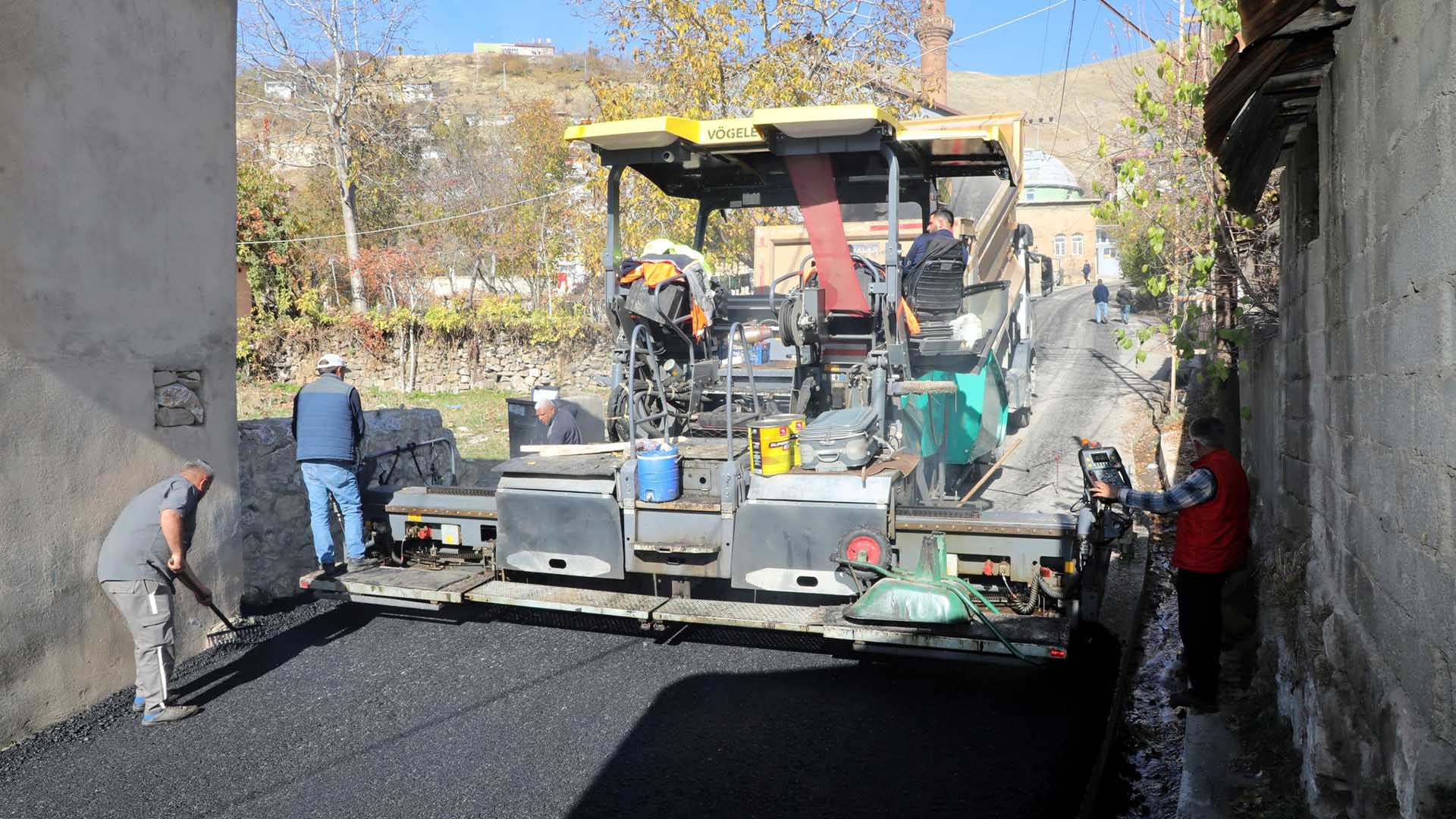 Bitlis’te Hafta Sonu Asfalt Çalışmaları Sürdürüldü 2