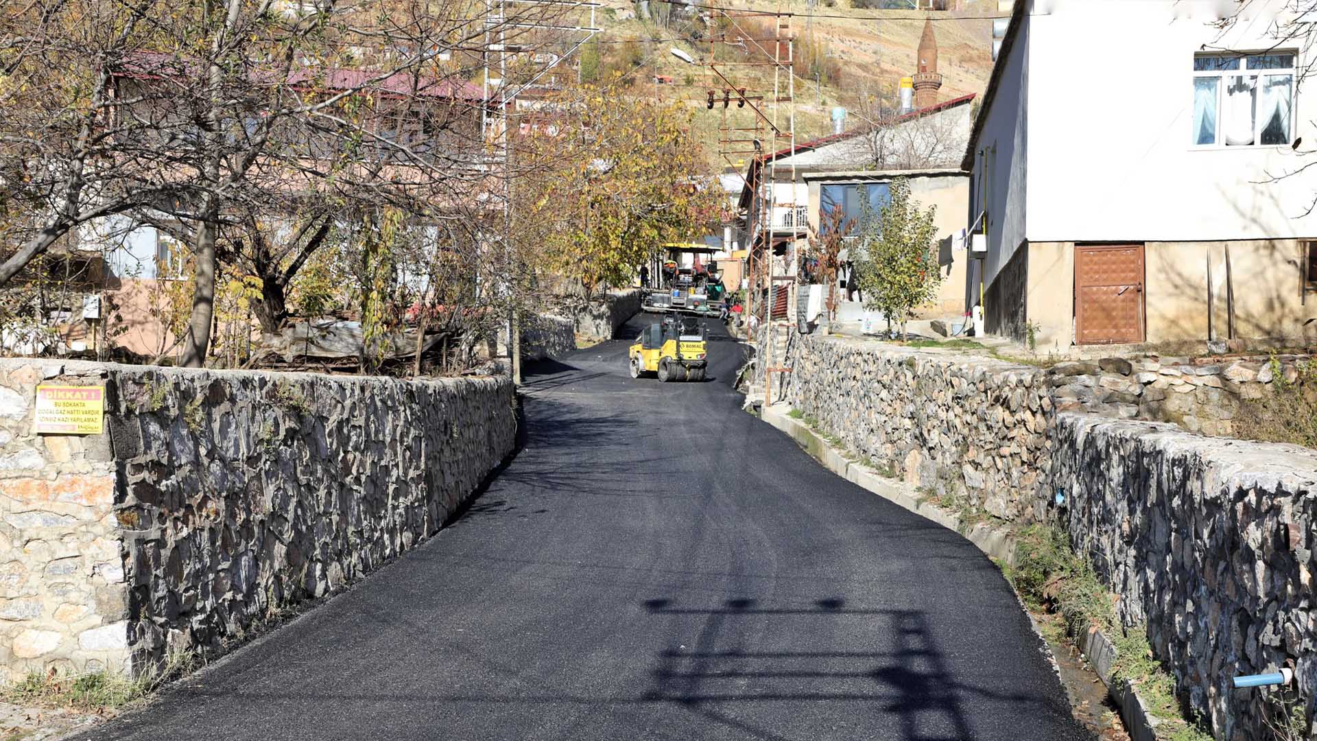 Bitlis’te Hafta Sonu Asfalt Çalışmaları Sürdürüldü