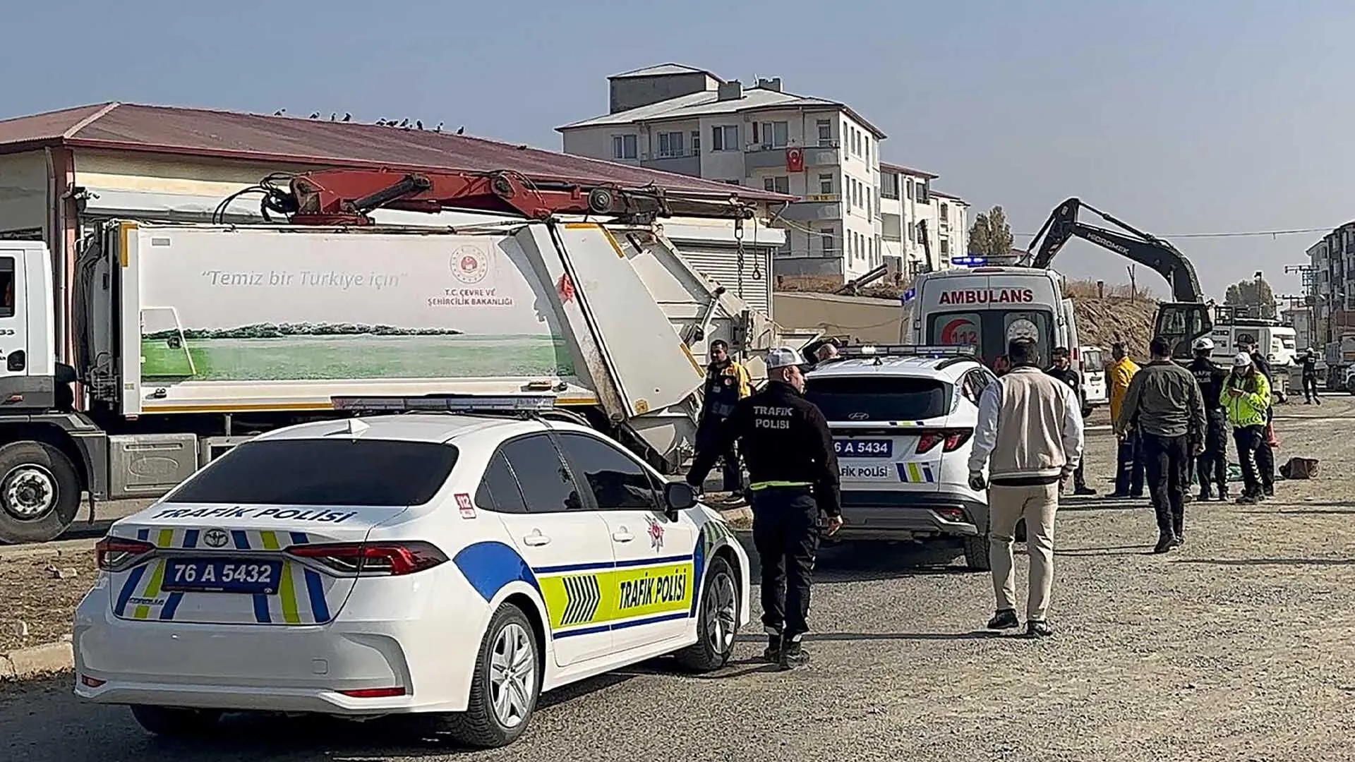 Cop Kamyonunun Carptigi 5 Cocuk Annesi Yasamini Yitirdi 1