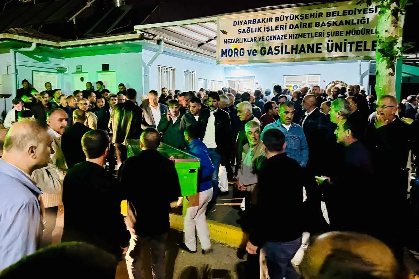 Diyarbakirda Viyaduk Faciasinda Hayatini Kaybeden Iscilerin Cenazesi Topraga Verildi 3