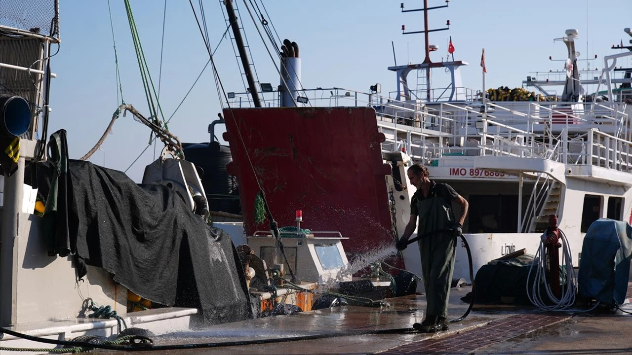 Egeli Balikcilar Tayfa Bulmakta Zorlaniyor