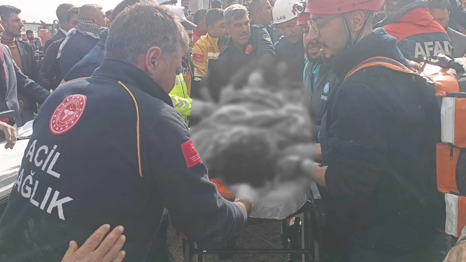 Insaatta Beton Dokumu Sirasinda Gocuk 16 Yasindaki 2 Isci Oldu 3 Yarali 7