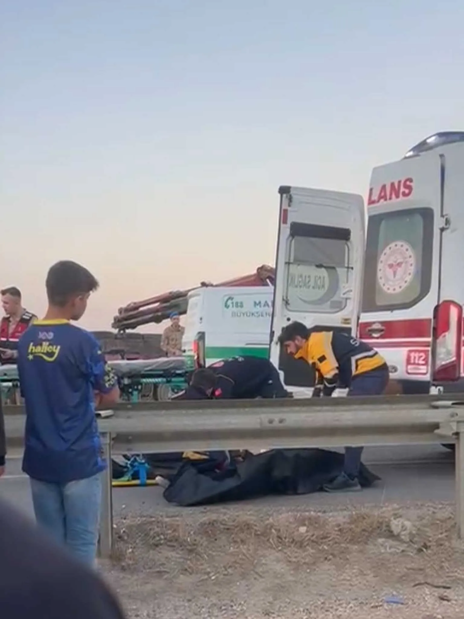 Kazaya Yardima Giden Genclere Arac Carpti 1 Olu 2 Yarali 2