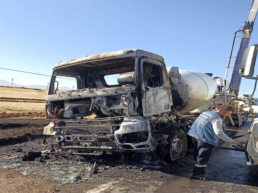 Nurdaginda Seyir Halindeki Mikser Yandi 1