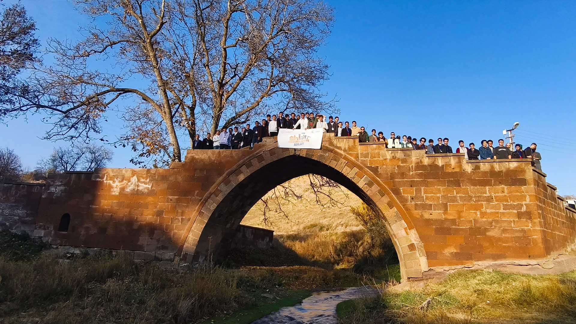 Öğrenciler “Maziden Atiye Ahlat” Programıyla Tarihi Yolculuğa Çıkıyor 4
