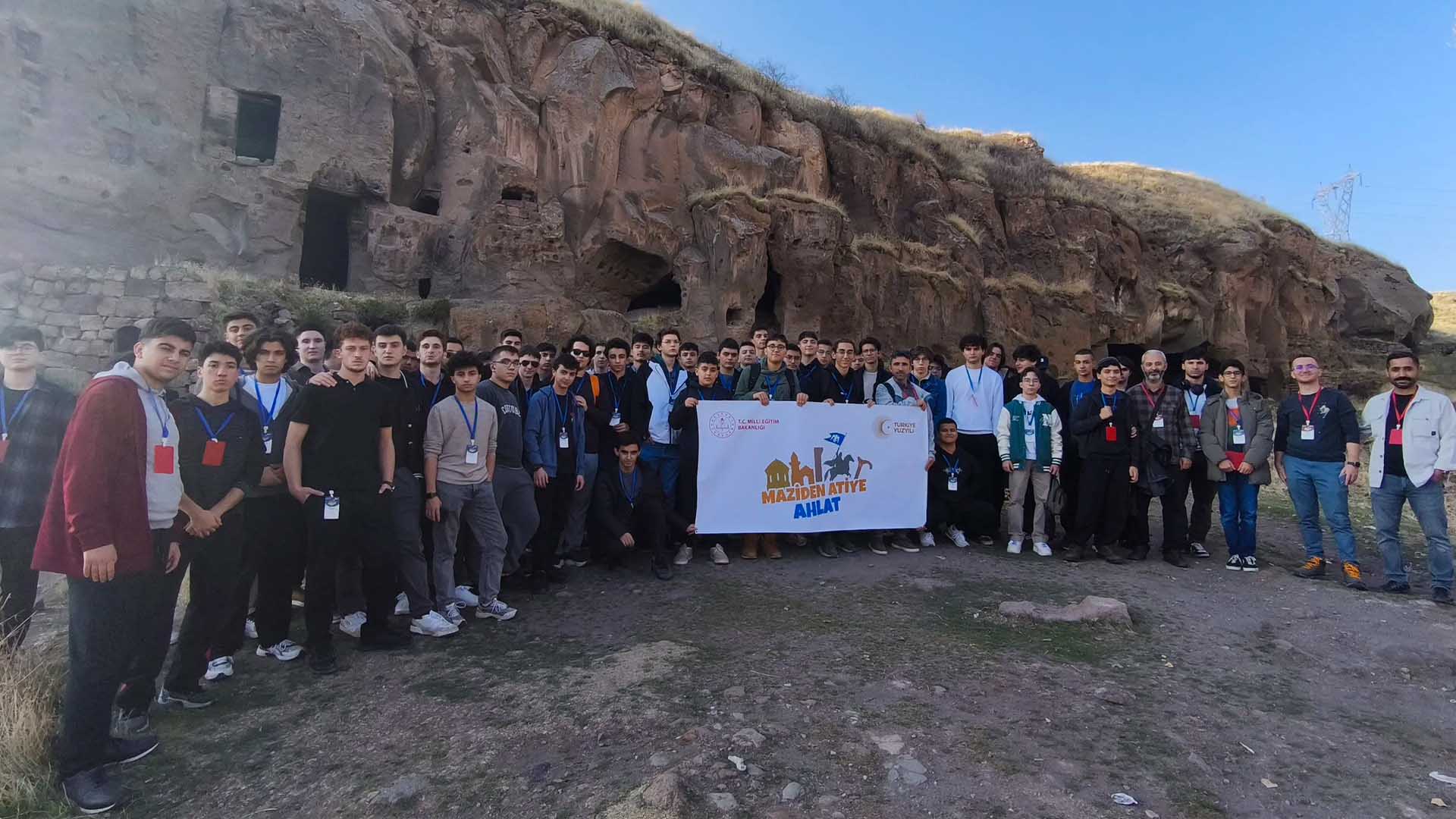 Öğrenciler “Maziden Atiye Ahlat” Programıyla Tarihi Yolculuğa Çıkıyor